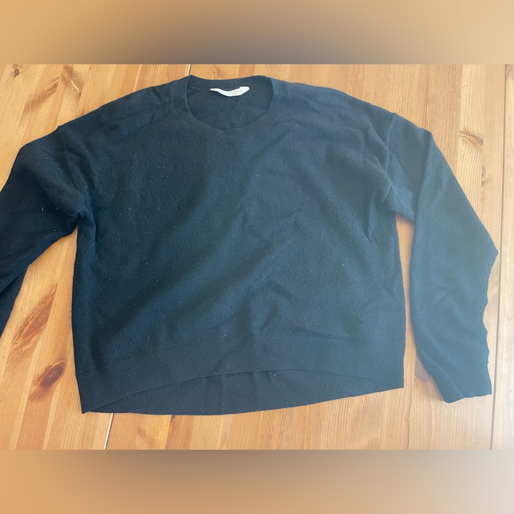 Everlane women’s black cropped cashmere sweater, size large